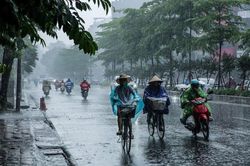 Dự báo thời tiết 20.8: Mưa dông bao trùm nhiều khu vực