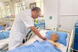 Cụ bà 91 tuổi mang nhóm máu hiếm vượt cửa tử sau hơn 4 giờ phẫu thuật