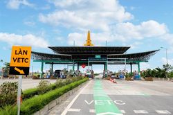 VETC dừng thu ph&iacute; dịch vụ, h&agrave;ng triệu t&agrave;i xế hưởng lợi