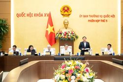 Tạo khu&ocirc;n khổ ph&aacute;p l&yacute; ổn định để h&igrave;nh th&agrave;nh c&aacute;c cực tăng trưởng mới gắn với biển