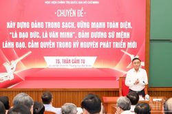 [Ảnh] Thường trực Ban B&iacute; thư Trần Cẩm T&uacute; trao đổi chuy&ecirc;n đề bồi dưỡng kiến thức đối với Ủy vi&ecirc;n Trung ương Đảng kh&oacute;a XIV