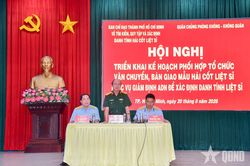 TP Hồ Ch&iacute; Minh: Vận chuyển mẫu h&agrave;i cốt liệt sĩ bằng m&aacute;y bay CASA-295 phục vụ gi&aacute;m định ADN