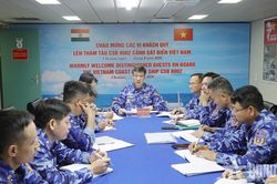 Tàu Cảnh sát biển 8002 duy trì nền nếp chính quy giữa đại dương