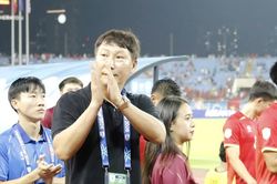 HLV Kim Sang-sik: 'Thật hạnh phúc khi lần thứ hai vào chung kết'