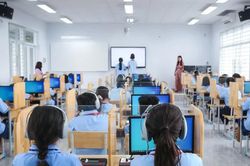 Dự kiến Tiếng Anh là môn học bắt buộc từ lớp 1