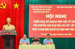 TPHCM vận chuyển hơn 7.100 mẫu h&agrave;i cốt liệt sĩ bằng m&aacute;y bay qu&acirc;n sự