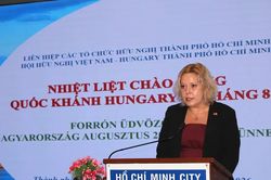 Họp mặt kỷ niệm Quốc kh&aacute;nh Hungary