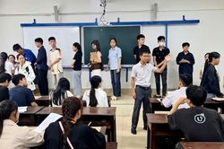 Hàng ngàn tân sinh viên Sư phạm Huế nô nức nhập học