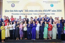 Sắc màu ASEAN lan tỏa tình hữu nghị tại Hà Nội