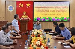 Tổng Lãnh sự Việt Nam tại Trung Lào thăm và làm việc với Công ty Cao su COECCO tại Bolikhamxay