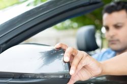 Cách chỉnh gương chiếu hậu để triệt tiêu hoàn toàn điểm mù nguy hiểm khi chuyển làn