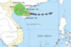 Áp thấp nhiệt đới trên Biển Đông có khả năng mạnh thêm