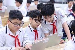 Sau s&aacute;p nhập, hiệu trưởng quản h&agrave;ng ngh&igrave;n học sinh: Trường đa cơ sở vận h&agrave;nh thế n&agrave;o?