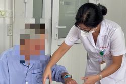 Nguyên nhân khiến người đàn ông 41 tuổi trở nên yếu tay chân, không thể tự đi lại