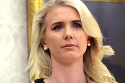 Chân dung nữ trợ lý được ông Trump tin tưởng