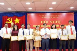Hơn 20 lãnh đạo trường THPT ở Cà Mau tự nguyện nghỉ hưu, 'xuống chức'
