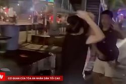 Hỗn chiến trong đêm 'đi bão' mừng đội tuyển Việt Nam chiến thắng