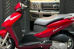 Xe tay ga Ý Honda Dylan 20 năm tuổi giá đắt hơn SH Mode 2026