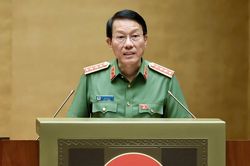 Đại tướng Lương Tam Quang trình Quốc hội dự thảo Bộ luật Hình sự (sửa đổi)