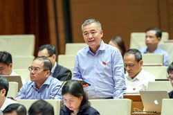 Áp lực khiến bác sĩ giỏi rời vùng khó khăn lên thành phố, mở phòng khám tư