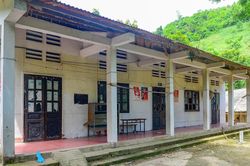 Điểm trường ở miền n&uacute;i Thanh H&oacute;a nứt to&aacute;c trước thềm năm học mới