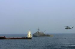 Tàu chở dầu bị chiếm giữ ngoài khơi Yemen, đổi hướng về Somalia
