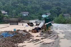 Mưa lớn xối xả, hàng nghìn người rẻo cao bị chia cắt, Nghệ An sẵn sàng sơ tán dân