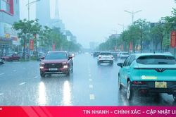 Nhiều tuyến phố ở trung t&acirc;m đ&ocirc; thị H&agrave; Tĩnh hết cảnh 'cứ mưa l&agrave; ngập'
