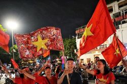 Người dân Thủ đô ăn mừng đội tuyển Việt Nam vào chung kết ASEAN Cup 2026