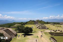 Dấu t&iacute;ch nền văn minh Zapotec tại Monte Alban