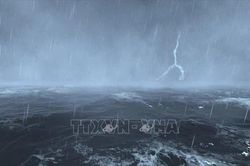 Áp thấp nhiệt đới giữ cường độ trên vùng biển phía Đông đảo Hải Nam (Trung Quốc)