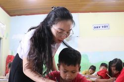 Giúp trẻ vùng cao tự tin bước vào năm học mới