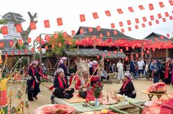 Từ mùa vàng Fansipan đến pháo hoa rực rỡ tại Hạ Long, Sầm Sơn: Miền Bắc 'mê hoặc' du khách dịp 2/9