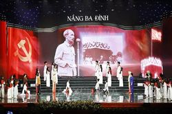 Chủ tịch Quốc hội Trần Thanh Mẫn dự Chương trình nghệ thuật chính luận 'Nắng Ba Đình'