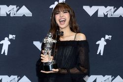 4 đề cử VMAs 2026 của Lisa gây tranh cãi
