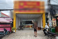 Nam sinh vào tiệm vờ hỏi mua lắc tay bằng vàng và diễn biến đáng sợ tiếp đó khiến người quản lý phải báo Công an
