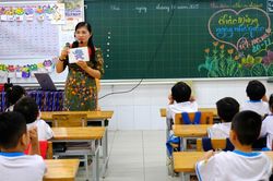 Đưa tiếng Anh thành môn học bắt buộc từ lớp 1: Triển khai không dễ
