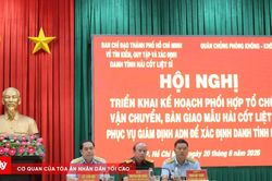 Hơn 7.100 mẫu h&agrave;i cốt liệt sĩ được vận chuyển bằng chuy&ecirc;n cơ qu&acirc;n sự ra H&agrave; Nội để gi&aacute;m định ADN