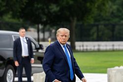 Tổng thống Trump tuyên bố 'chiến tranh kinh tế' với Iran, UAE cắt quan hệ kinh tế với Iran