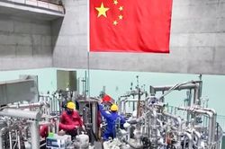 Cuộc đua nhiên liệu hạt nhân: Từ mỏ uranium đến đại dương và Mặt trăng