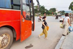 Đón công nhân đúng điểm, giảm nguy cơ tai nạn