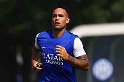Barcelona duyệt ngân sách lớn quyết chiêu mộ Lautaro Martinez theo yêu cầu Hansi Flick