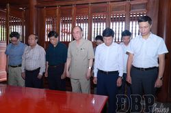Đo&agrave;n c&ocirc;ng t&aacute;c nguy&ecirc;n l&atilde;nh đạo Ủy ban Kiểm tra Trung ương tri &acirc;n tại Điện Bi&ecirc;n