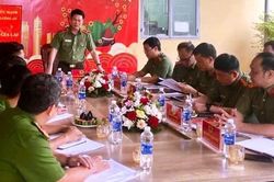 Cục trưởng Cục An ninh nội địa, Bộ Công an thăm và làm việc tại Công an xã biên giới Ia Nan