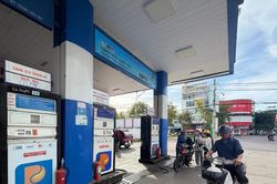 Chiều 20-8, xăng tăng E10 RON 95 tăng 550 đồng/lít
