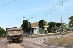Tạm dừng lưu thông ô tô để sửa chữa đoạn đường qua đập dâng Văn Phong