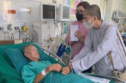 Trao quà cho bệnh nhân có hoàn cảnh khó khăn tại Bệnh viện Đa khoa khu vực Ninh Hòa