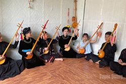 Say điệu h&aacute;t Then