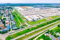 Phát triển công nghiệp gắn với kiến tạo không gian xanh