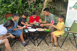 Rộn ràng làm trống lùng tùng